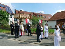 Bittprozession um den Kleinen Berg an Pfingstmontag (Foto: Karl-Franz Thiede)